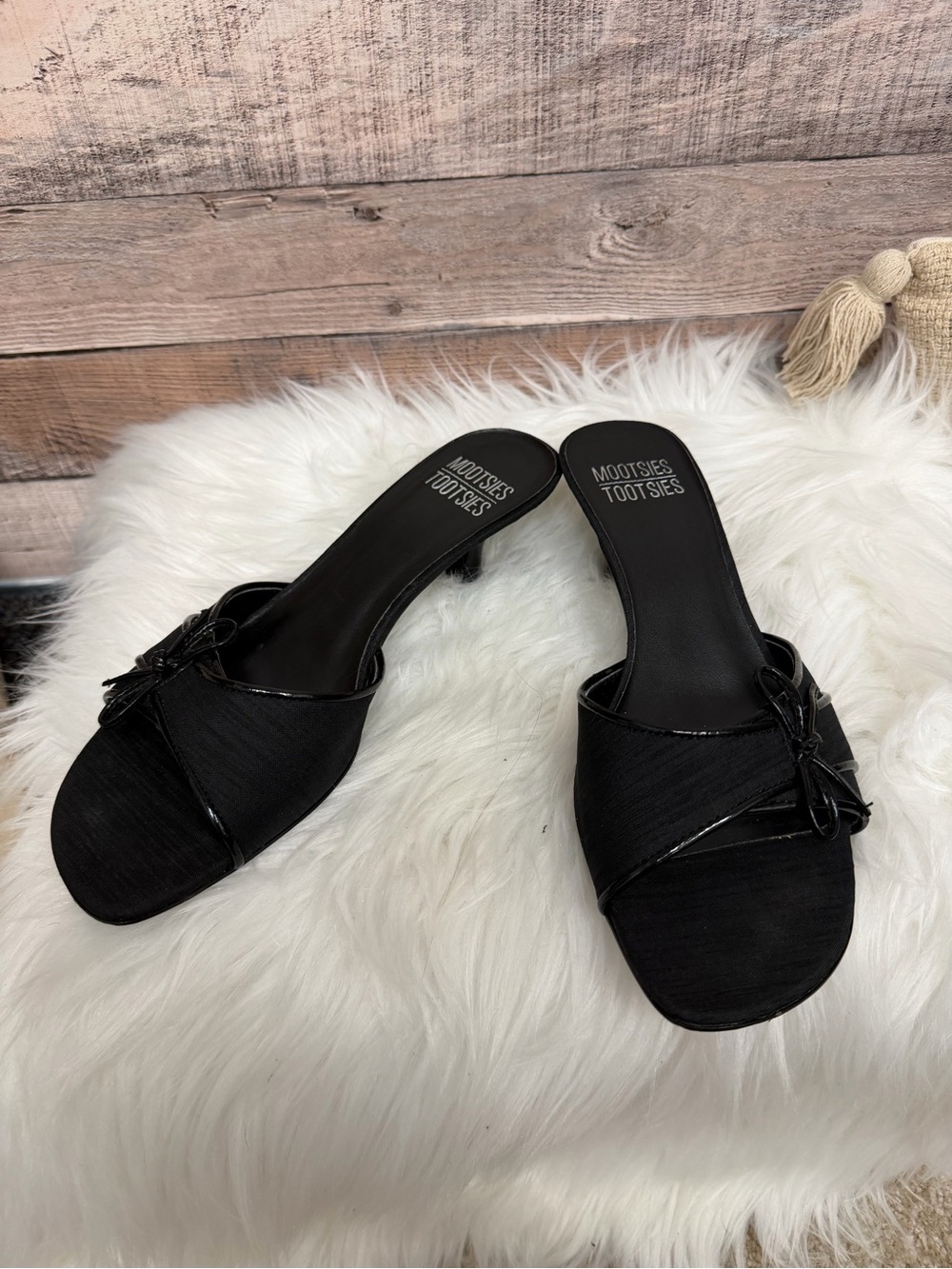 Mootsies Tootsies Black Bow Kitten Heels - Picture 2 of 4